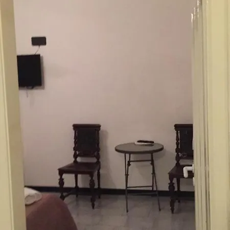 Hh Holiday House
