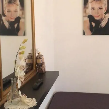 Hh Holiday House