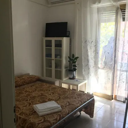 Hh Holiday House *