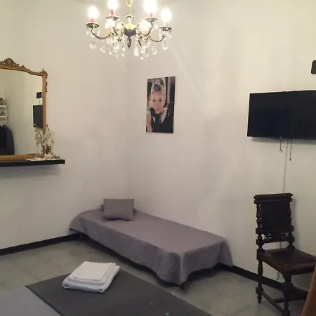 Hh Holiday House *